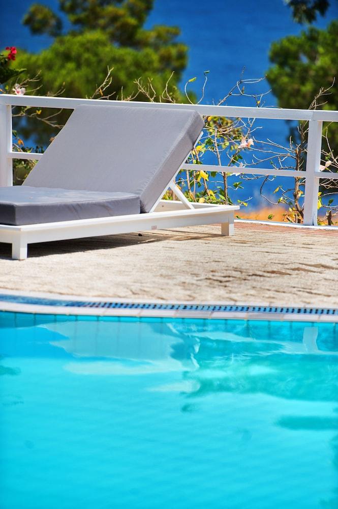 Akra Morea Hotel&residences Hotel 2*